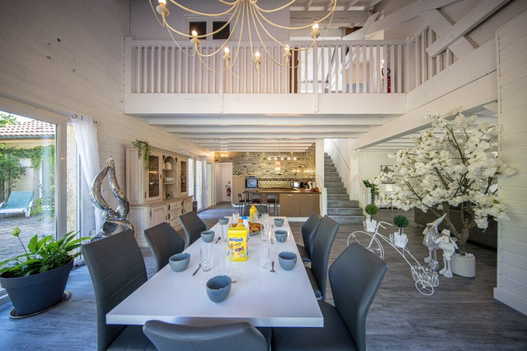 table servie avec le petit déjeuner événement d'entreprise